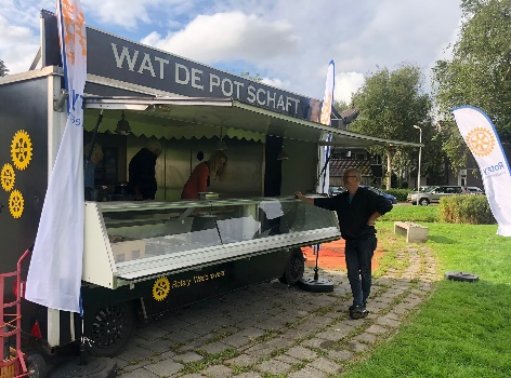Afbeelding met tekst, buiten, lucht, gras
Automatisch gegenereerde beschrijving