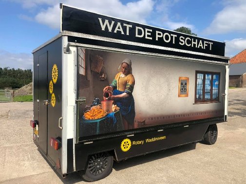 Afbeelding met tekst, lucht, buiten, vrachtwagen
Automatisch gegenereerde beschrijving
