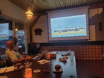 Afbeelding met overdekt, tekst, muur, persoon

Automatisch gegenereerde beschrijving