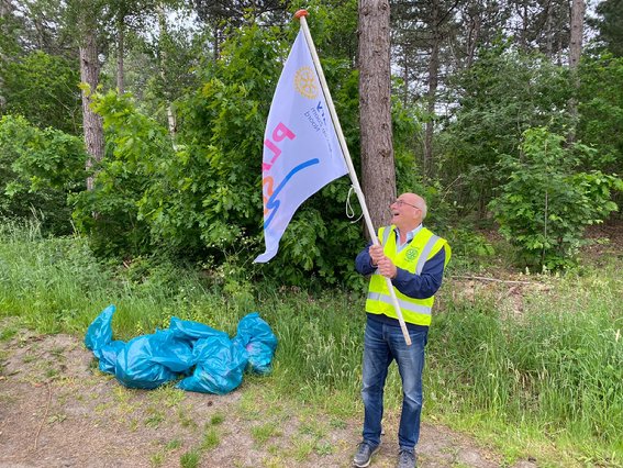 Afbeelding met boom, buiten, vlieger, gras

Automatisch gegenereerde beschrijving