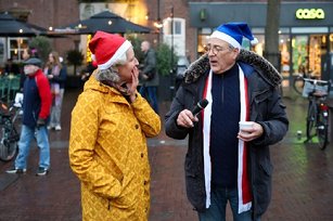 Afbeelding met kleding, persoon, jasje, gebouw

Automatisch gegenereerde beschrijving